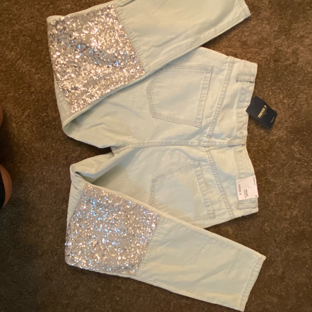 Concert Jeans 👖, ready to spice up any fit! High waist and super cute 🥰 - Picture 9 of 9